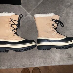 Women's Cozy Tan and Black Winter Boots